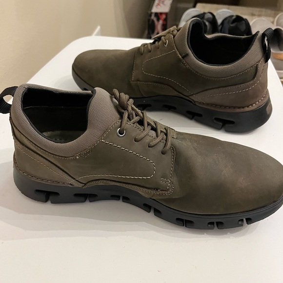 Clark’s Men’s size 10. Wore them literally one time. I’m asking for $75 OBO. - Picture 3 of 4